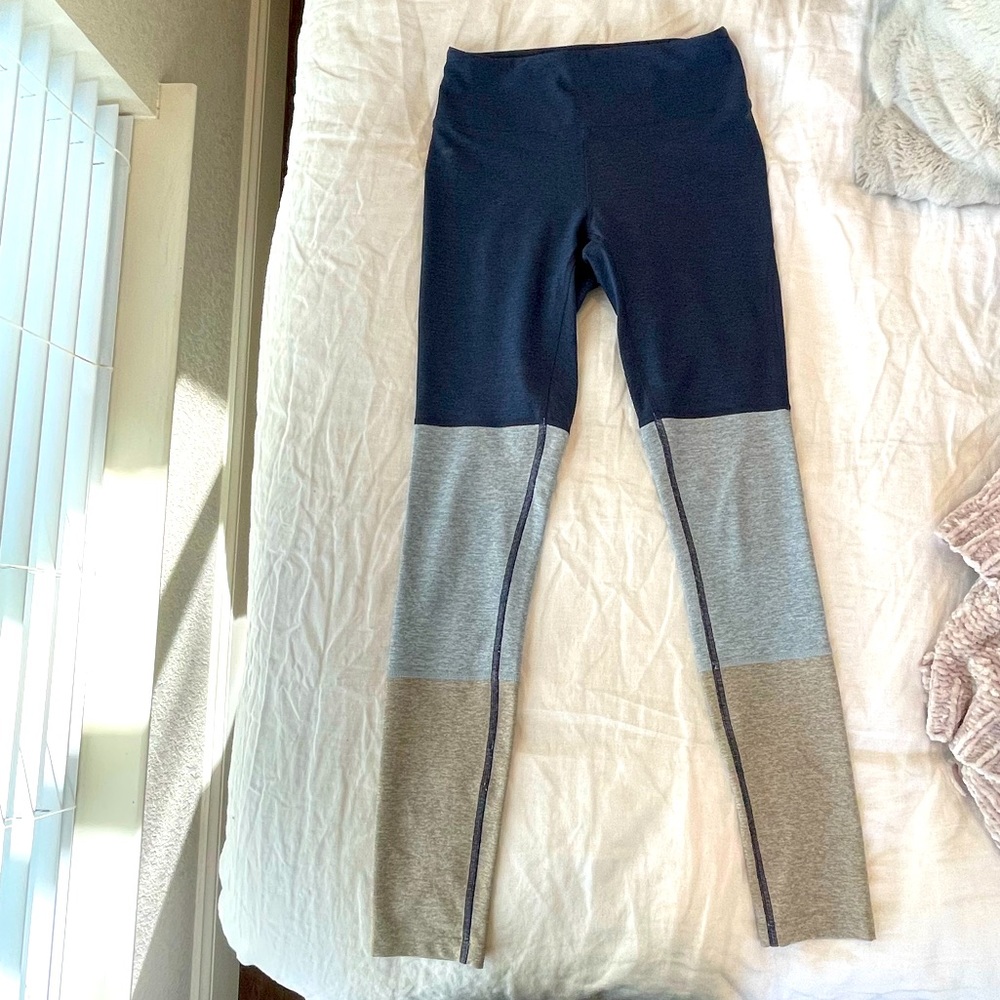 Outdoor Voices dipped ⅞ legging